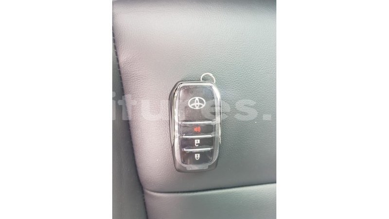 Big with watermark toyota hilux estuaire import dubai 5074