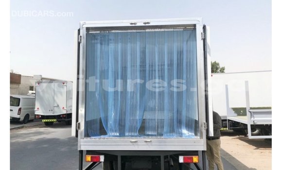 Acheter Import Utilitaire Hino 300 Series Blanc à Import - Dubai, Estuaire Acheter Import Utilitaire Hino 300 Series Blanc à Import - Dubai, Estuaire