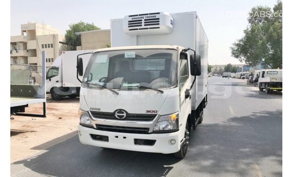 Acheter Import Utilitaire Hino 300 Series Blanc à Import - Dubai, Estuaire Acheter Import Utilitaire Hino 300 Series Blanc à Import - Dubai, Estuaire