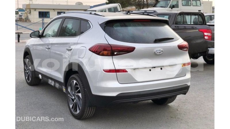 Big with watermark hyundai tucson estuaire import dubai 5076