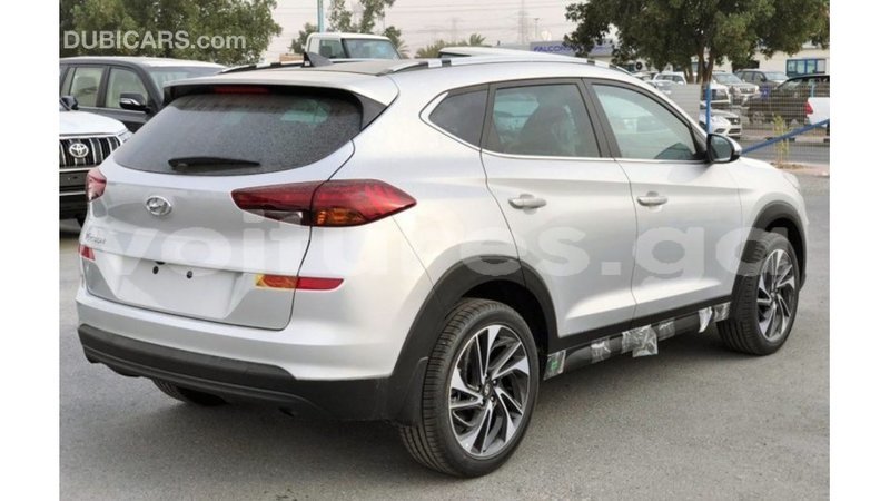 Big with watermark hyundai tucson estuaire import dubai 5076