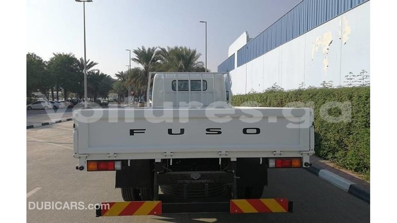 Big with watermark mitsubishi i estuaire import dubai 5077