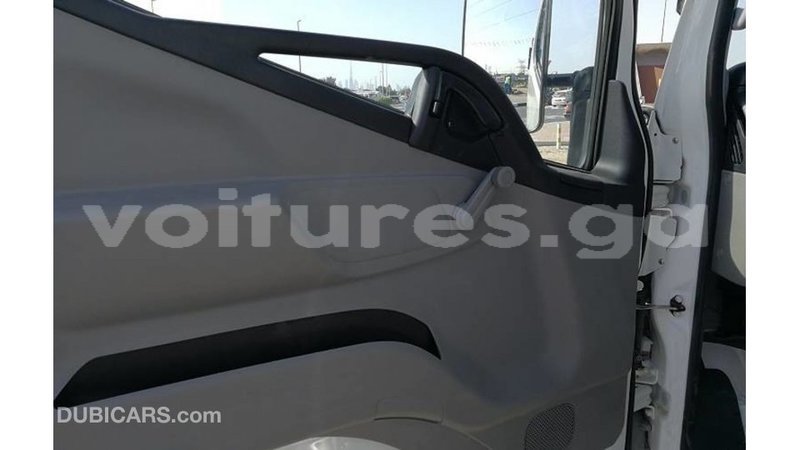 Big with watermark mitsubishi l400 estuaire import dubai 5078