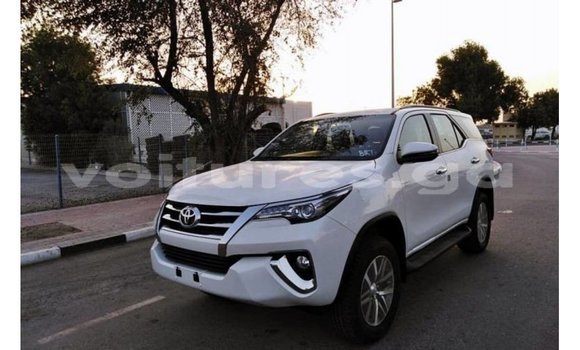 Acheter Import Voiture Toyota Fortuner Blanc à Import - Dubai, Estuaire Acheter Import Voiture Toyota Fortuner Blanc à Import - Dubai, Estuaire