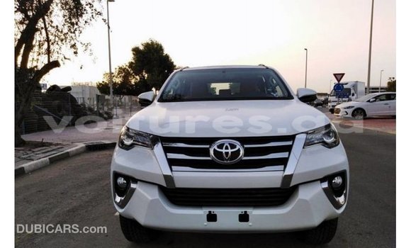 Acheter Import Voiture Toyota Fortuner Blanc à Import - Dubai, Estuaire Acheter Import Voiture Toyota Fortuner Blanc à Import - Dubai, Estuaire