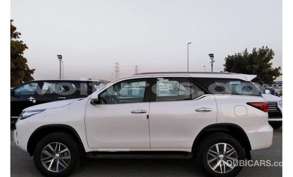 Acheter Import Voiture Toyota Fortuner Blanc à Import - Dubai, Estuaire Acheter Import Voiture Toyota Fortuner Blanc à Import - Dubai, Estuaire