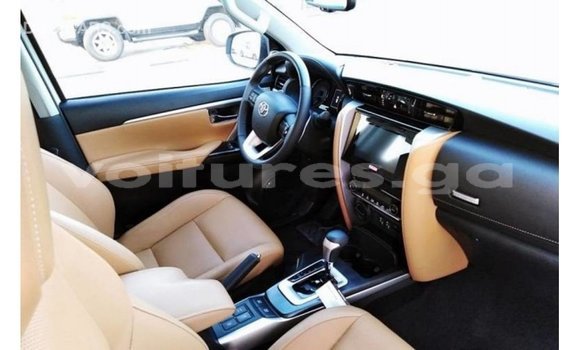 Acheter Import Voiture Toyota Fortuner Blanc à Import - Dubai, Estuaire Acheter Import Voiture Toyota Fortuner Blanc à Import - Dubai, Estuaire