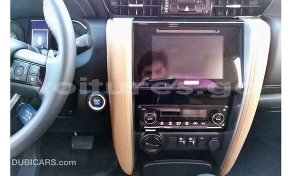 Acheter Import Voiture Toyota Fortuner Blanc à Import - Dubai, Estuaire Acheter Import Voiture Toyota Fortuner Blanc à Import - Dubai, Estuaire