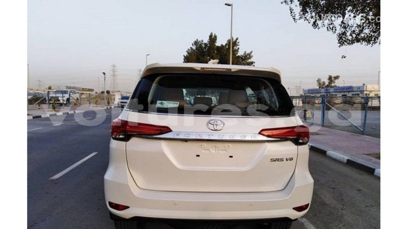 Big with watermark toyota fortuner estuaire import dubai 5079