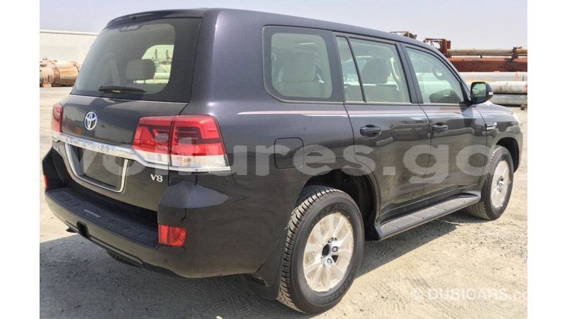 Big with watermark toyota land cruiser estuaire import dubai 5083