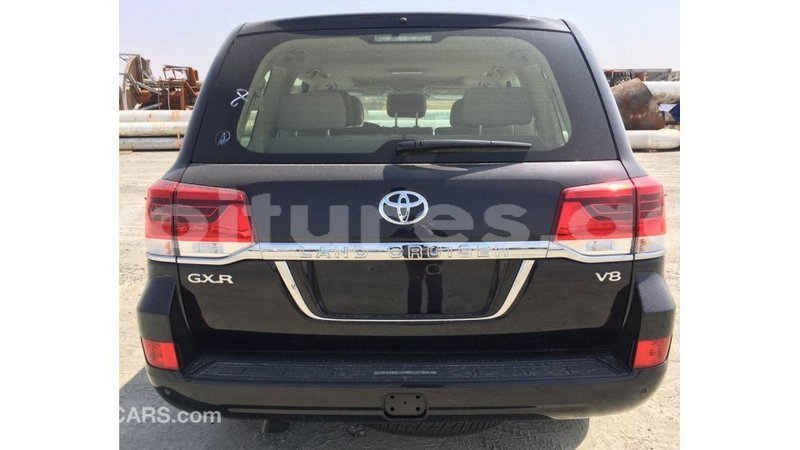 Big with watermark toyota land cruiser estuaire import dubai 5083