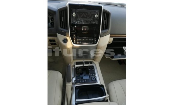Acheter Import Voiture Toyota Land Cruiser Blanc à Import - Dubai, Estuaire Acheter Import Voiture Toyota Land Cruiser Blanc à Import - Dubai, Estuaire