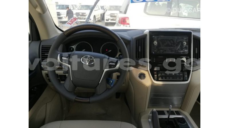 Big with watermark toyota land cruiser estuaire import dubai 5084