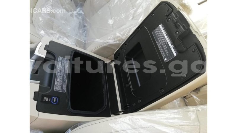 Big with watermark toyota land cruiser estuaire import dubai 5084