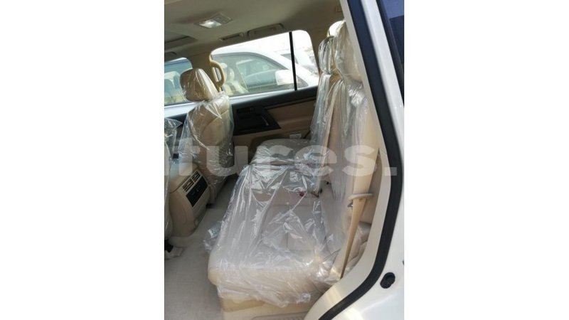 Big with watermark toyota land cruiser estuaire import dubai 5084
