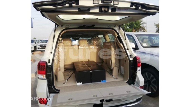 Big with watermark toyota land cruiser estuaire import dubai 5084