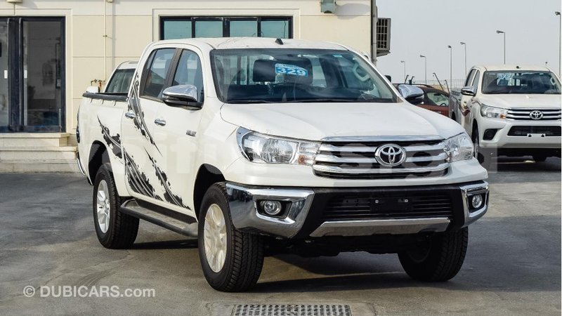 Big with watermark toyota hilux estuaire import dubai 5085