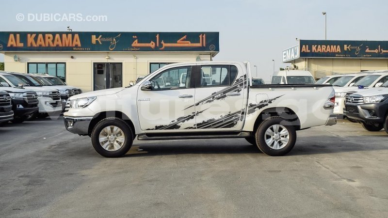 Big with watermark toyota hilux estuaire import dubai 5085