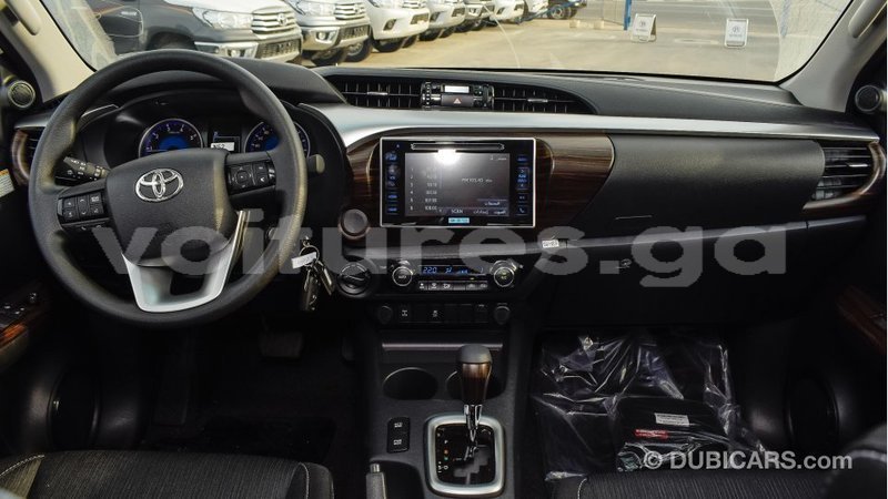 Big with watermark toyota hilux estuaire import dubai 5085