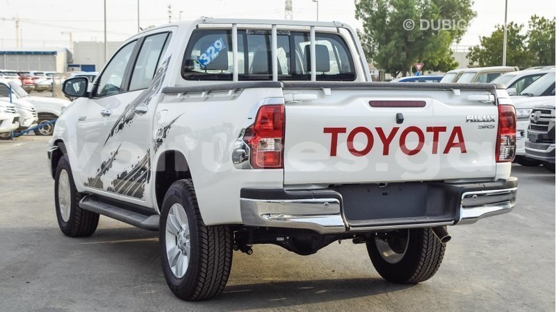 Big with watermark toyota hilux estuaire import dubai 5085