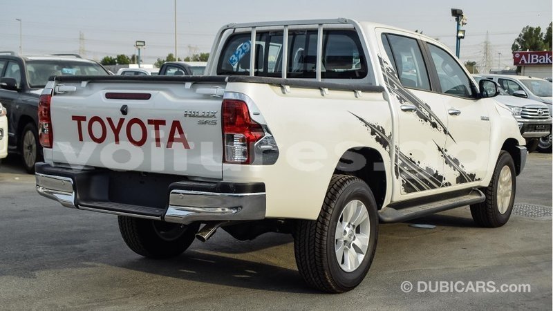 Big with watermark toyota hilux estuaire import dubai 5085