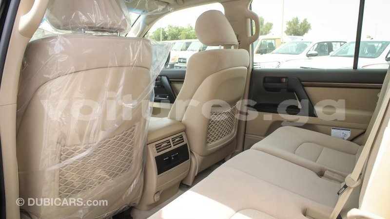 Big with watermark toyota land cruiser estuaire import dubai 5086