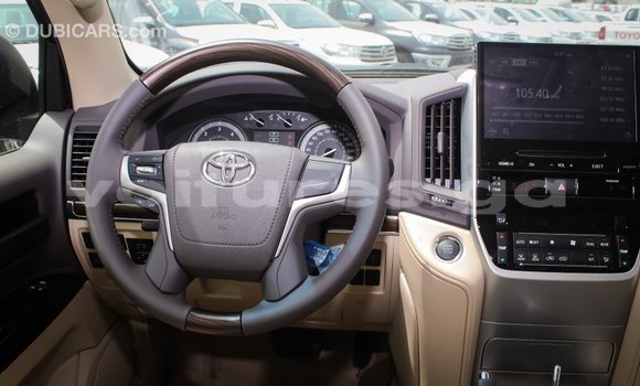 Acheter Import Voiture Toyota Land Cruiser Noir à Import - Dubai, Estuaire Acheter Import Voiture Toyota Land Cruiser Noir à Import - Dubai, Estuaire