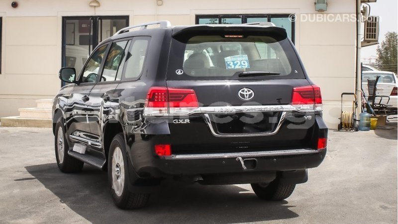 Big with watermark toyota land cruiser estuaire import dubai 5086