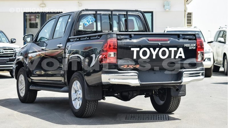 Big with watermark toyota hilux estuaire import dubai 5087