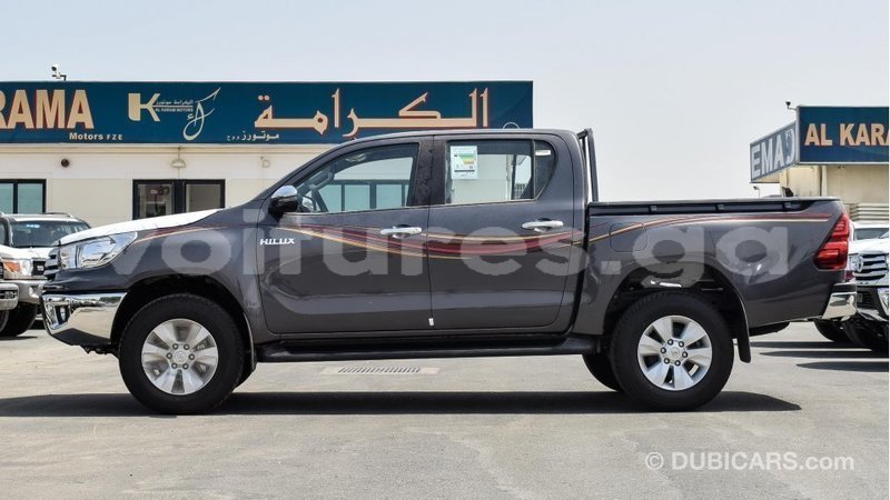 Big with watermark toyota hilux estuaire import dubai 5088