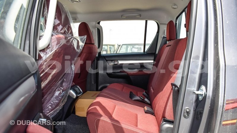 Big with watermark toyota hilux estuaire import dubai 5088