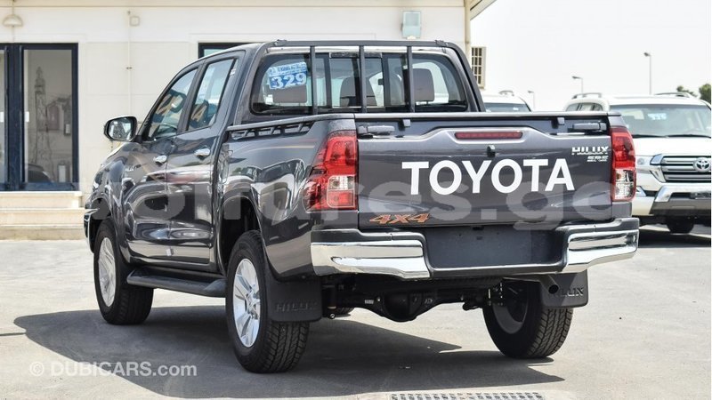 Big with watermark toyota hilux estuaire import dubai 5088