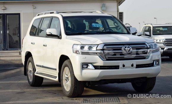 Acheter Import Voiture Toyota Land Cruiser Blanc à Import - Dubai, Estuaire Acheter Import Voiture Toyota Land Cruiser Blanc à Import - Dubai, Estuaire