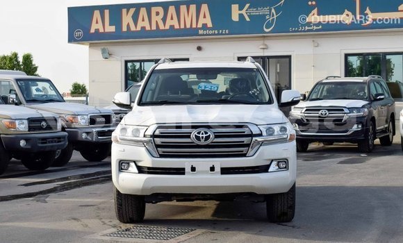 Acheter Import Voiture Toyota Land Cruiser Blanc à Import - Dubai, Estuaire Acheter Import Voiture Toyota Land Cruiser Blanc à Import - Dubai, Estuaire