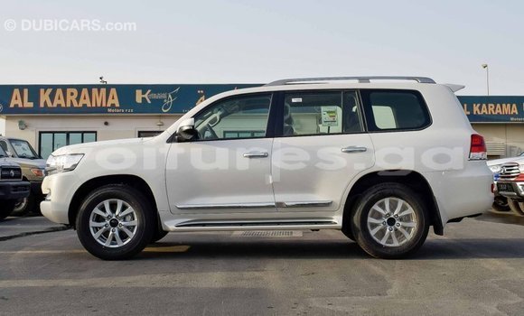Acheter Import Voiture Toyota Land Cruiser Blanc à Import - Dubai, Estuaire Acheter Import Voiture Toyota Land Cruiser Blanc à Import - Dubai, Estuaire