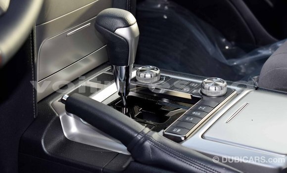 Acheter Import Voiture Toyota Land Cruiser Blanc à Import - Dubai, Estuaire Acheter Import Voiture Toyota Land Cruiser Blanc à Import - Dubai, Estuaire