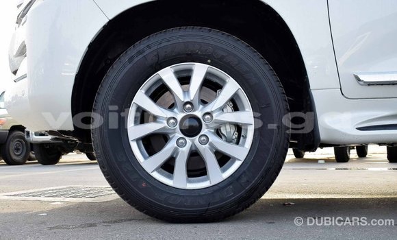 Acheter Import Voiture Toyota Land Cruiser Blanc à Import - Dubai, Estuaire Acheter Import Voiture Toyota Land Cruiser Blanc à Import - Dubai, Estuaire