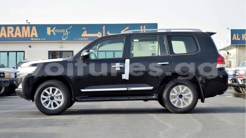 Big with watermark toyota land cruiser estuaire import dubai 5090