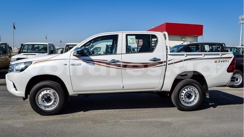 Big with watermark toyota hilux estuaire import dubai 5091