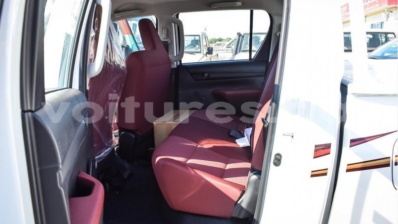 Big with watermark toyota hilux estuaire import dubai 5091