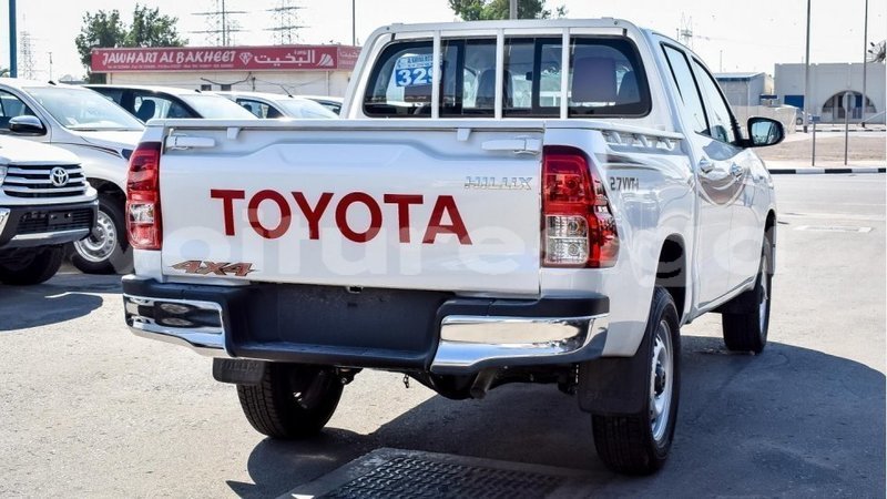 Big with watermark toyota hilux estuaire import dubai 5091