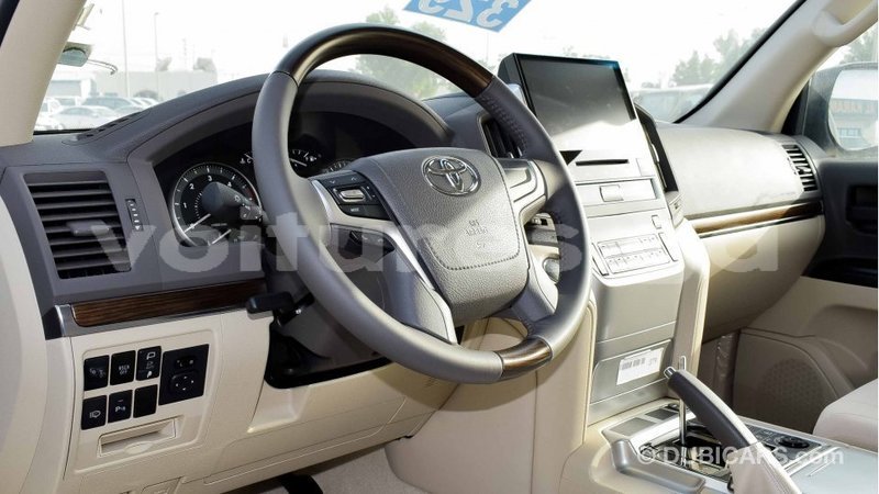 Big with watermark toyota land cruiser estuaire import dubai 5095