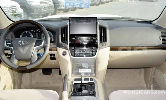 Acheter Import Voiture Toyota Land Cruiser Blanc à Import - Dubai, Estuaire Acheter Import Voiture Toyota Land Cruiser Blanc à Import - Dubai, Estuaire