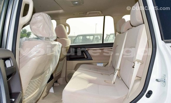 Acheter Import Voiture Toyota Land Cruiser Blanc à Import - Dubai, Estuaire Acheter Import Voiture Toyota Land Cruiser Blanc à Import - Dubai, Estuaire