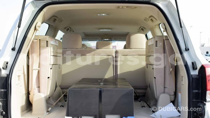 Big with watermark toyota land cruiser estuaire import dubai 5095