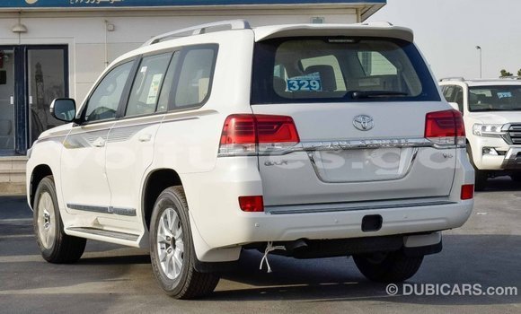 Acheter Import Voiture Toyota Land Cruiser Blanc à Import - Dubai, Estuaire Acheter Import Voiture Toyota Land Cruiser Blanc à Import - Dubai, Estuaire