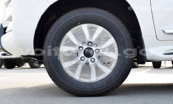 Acheter Import Voiture Toyota Land Cruiser Blanc à Import - Dubai, Estuaire Acheter Import Voiture Toyota Land Cruiser Blanc à Import - Dubai, Estuaire