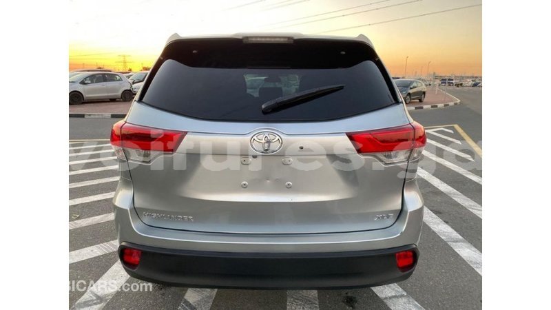 Big with watermark toyota highlander estuaire import dubai 5101