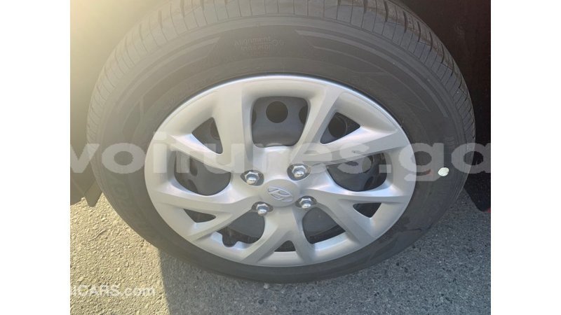 Big with watermark hyundai i10 estuaire import dubai 5102