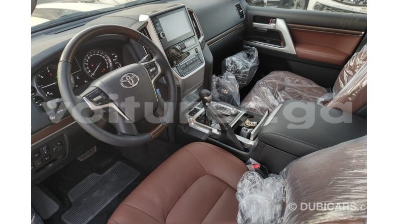 Big with watermark toyota land cruiser estuaire import dubai 5109